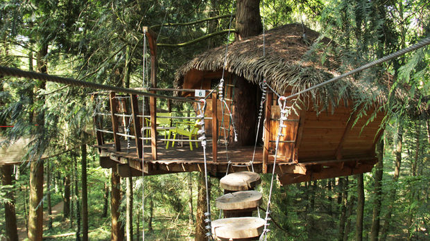 cabane dans les arbres tyrolienne les ormes